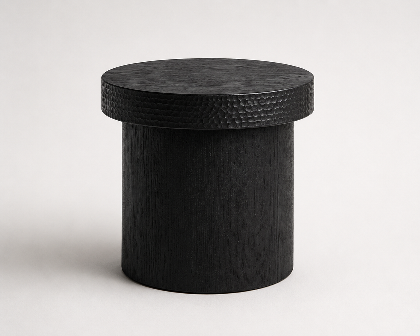 NOIRA FORGÉ Round Side Table